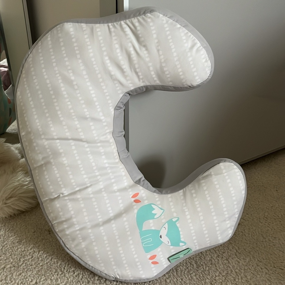 Baby feeding pillow with removable pillowcase. Very good condition like new - Picture 3 of 6